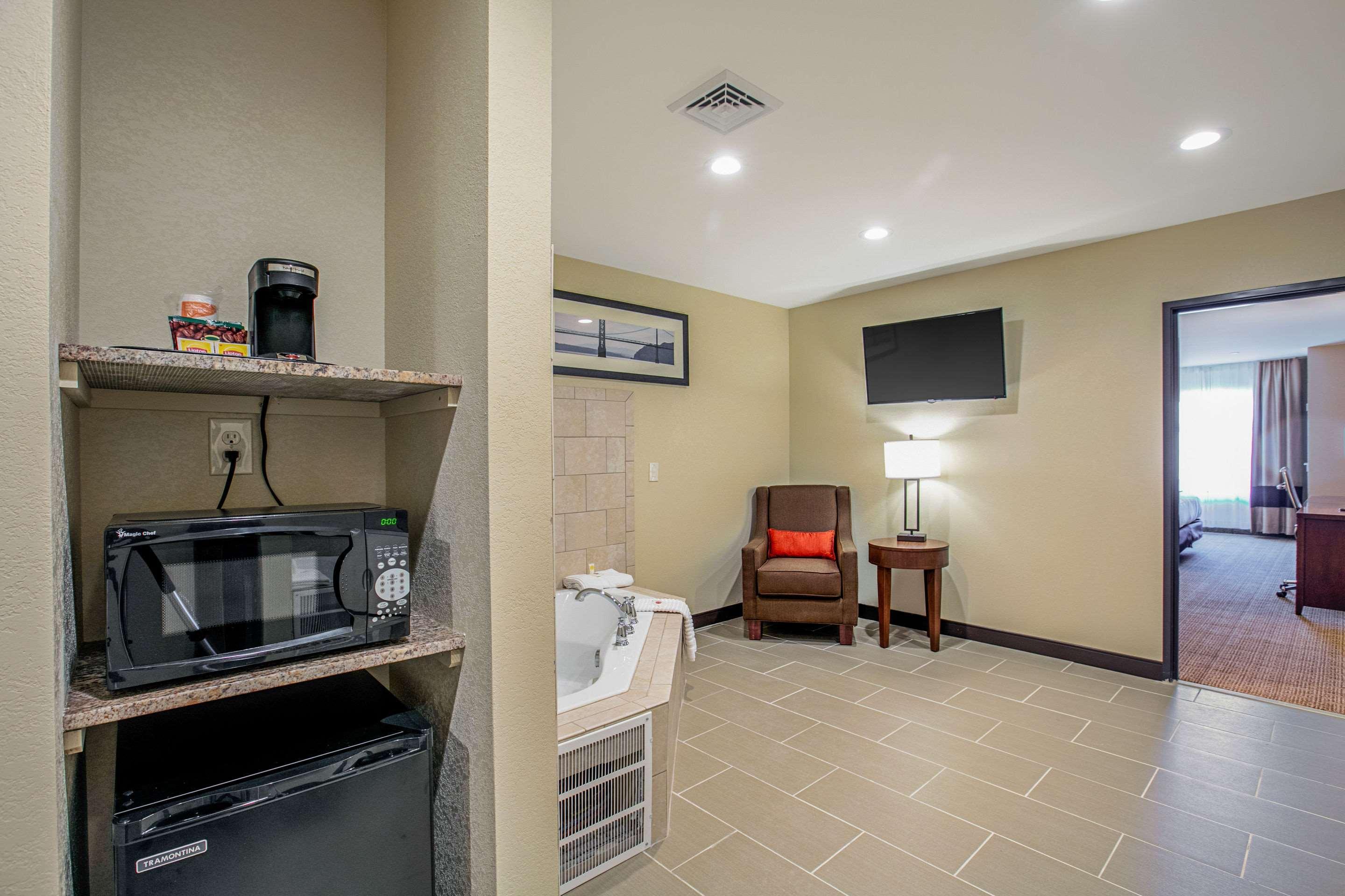 Comfort Suites Fishkill Near Interstate 84 Zewnętrze zdjęcie