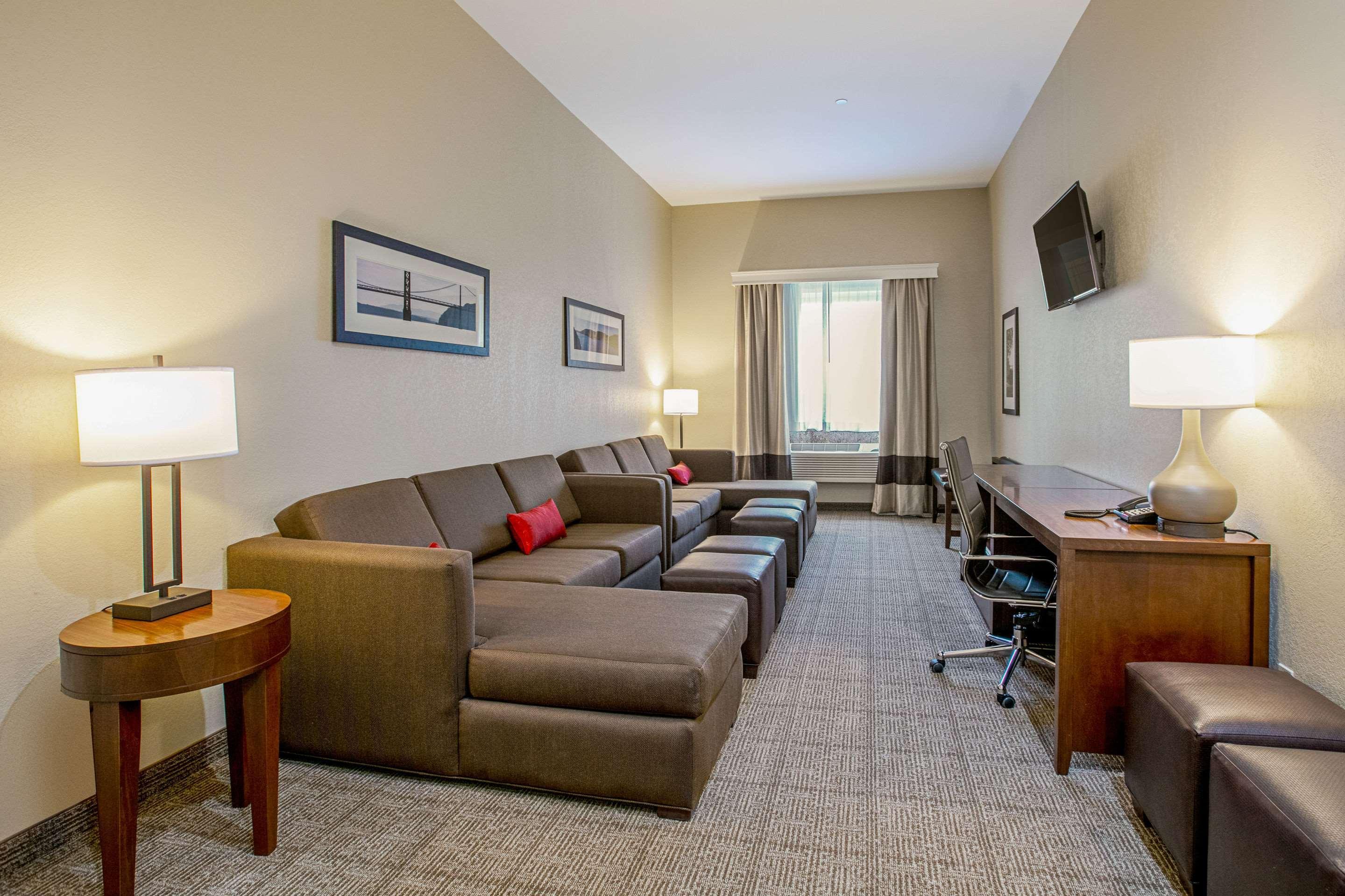 Comfort Suites Fishkill Near Interstate 84 Zewnętrze zdjęcie